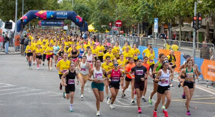 Sortida de la cursa de les dones Terrassa 2025