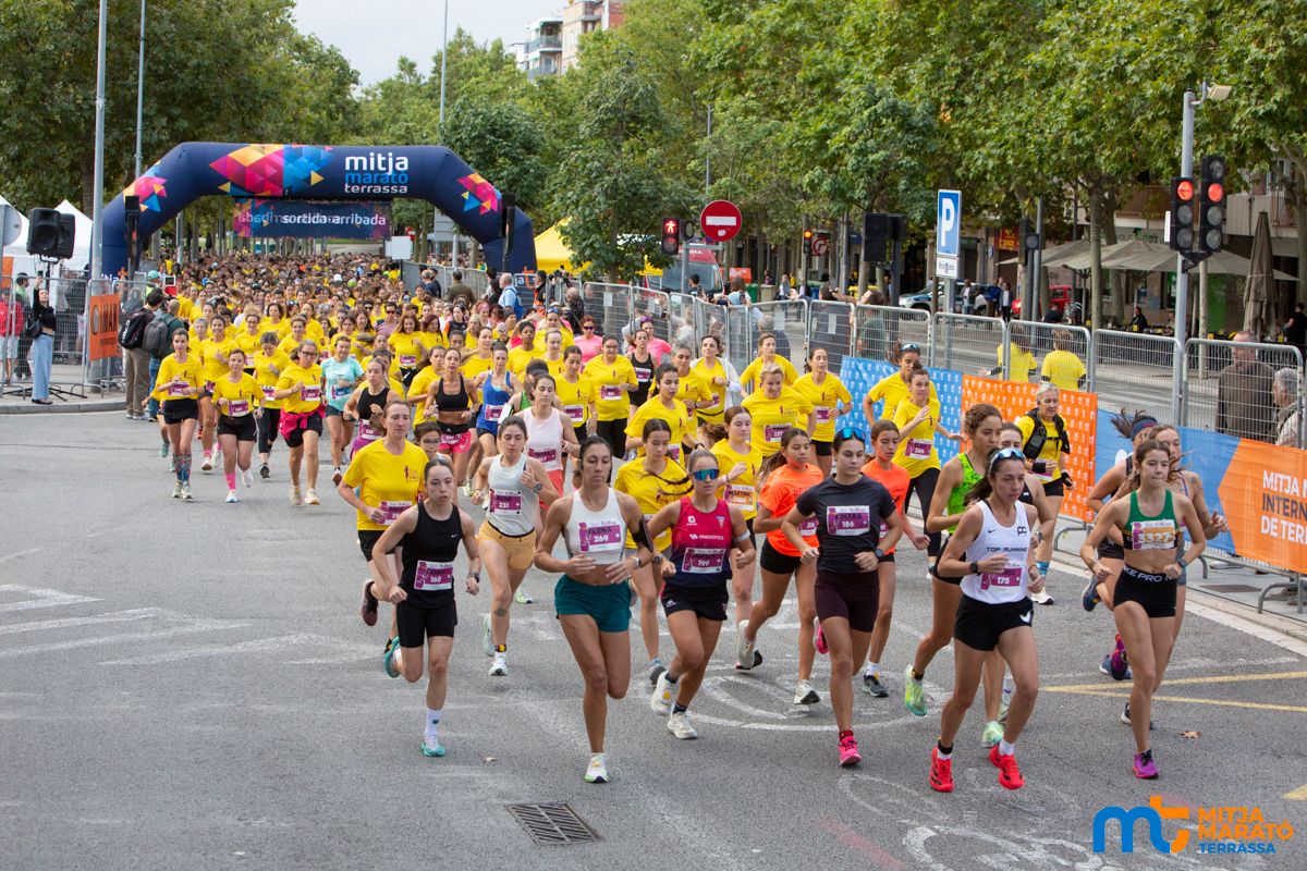 Sortida de la cursa de les dones Terrassa 2025